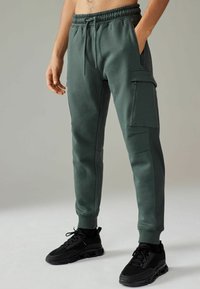 Next 2 PACK - Reisitaskuhousut - black khaki
