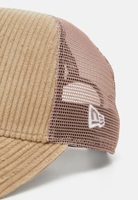New Era MLB TRUCKER UNISEX - Kapa - tan