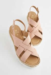 Next FOREVER COMFORTÂ® CROSSOVER SPORTS WEDGES - Sandály na klínu - nude pink