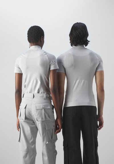 MISBHV EUROPA QUARTER UNISEX - T-shirt estampada - light grey