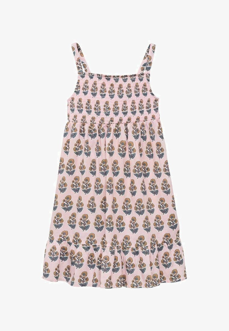 Rochie florală roz cu bretele subțiri, corp smocat și tiv volanat. Modelul include motive florale albastre și galbene pe întreaga suprafață.