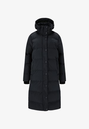 Sort polstret lang frakke med høj krave, trykknapper, ribbede manchetter og en glat, vandafvisende overflade. Har et logo på brystet.