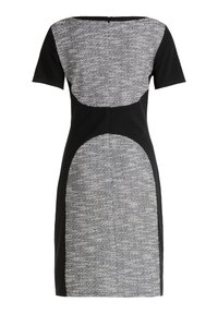 Schwarzes Kleid mit kurzen Ärmeln, das ein strukturiertes, graues und weißes Gewebe-Element auf dem Rücken und dem Rock hat, das ein geometrisches Design betont.