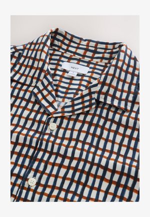 Lühikeste varrukatega ruuduline särk valges, mereväesinis ja roostesügavates toonides. Puuvillane kangas kraega, millel on ruuduline muster ja esikinnis nupud.