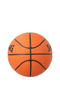 Oranger Basketball mit strukturierter Gummierung, schwarzen Rillen und Logodetails. Runde Form mit Standard-Basketball-Abmessungen.