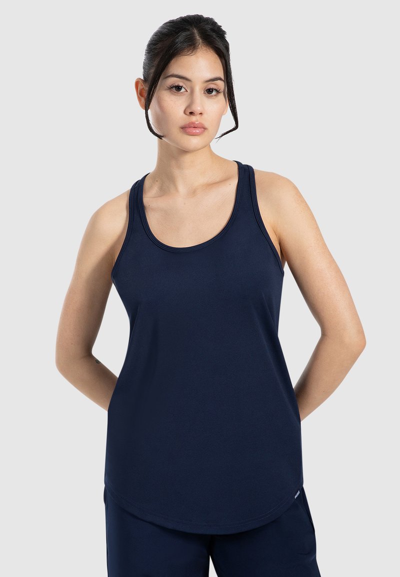 Canotta sportiva blu navy con scollatura tonda, bretelle larghe e superficie liscia. Presenta una vestibilità comoda e un orlo curvo.