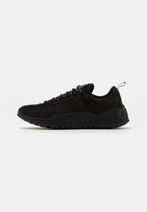 SOLAR WAVE - Sneakers basse - blackout