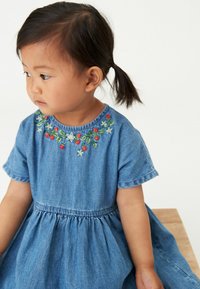 Next STRAWBERRY EMBROIDERED  - Farkkumekko - blue denim