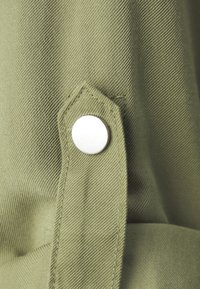 ONLY ONLARIS LIFE CARGO JACKET - Skraistė  - capulet olive