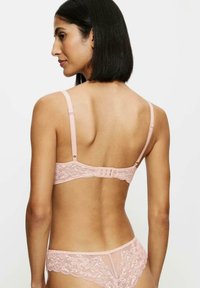 Triumph SENSUAL SPOTLIGHT WP jasnoróżowy