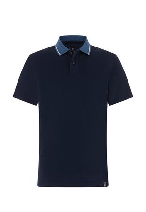 Granatowa koszulka polo z krótkim rękawem, niebieskim kołnierzykiem z białymi paskami i dwoma czarnymi guzikami na listwie.