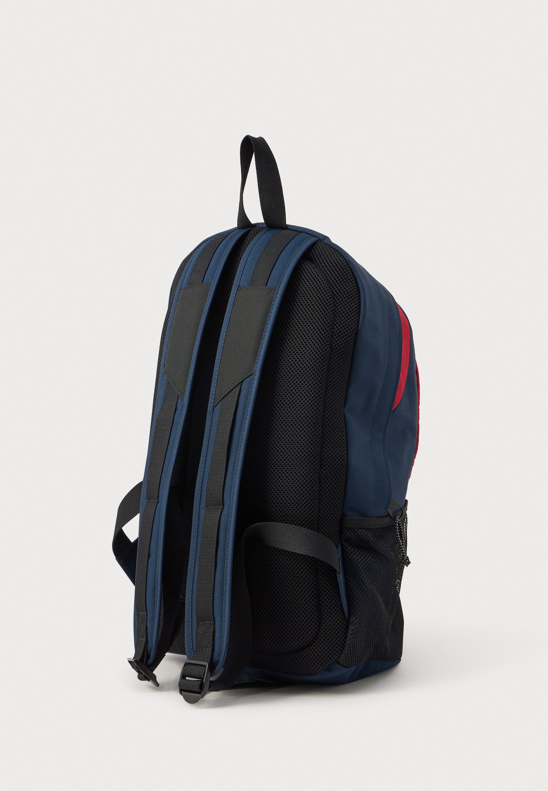 Tommy Jeans ARCHIVE COLOUR-BLOCKED SKATEBOARD STRAPS BACKPACK