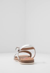 s.Oliver Sandaalit nilkkaremmillä - silver-coloured