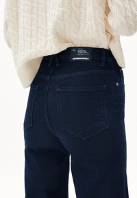 ARMEDANGELS MURLIAA  - Jean flare - rinse