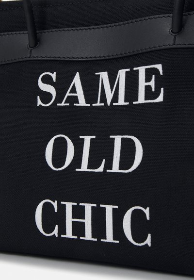 Must mustrikott musta kangast, millel on valge tikandiga tekst "SAMA VANAMEELNE STiIL". Omab musti nahast käepidemeid ja tekstuuri. 