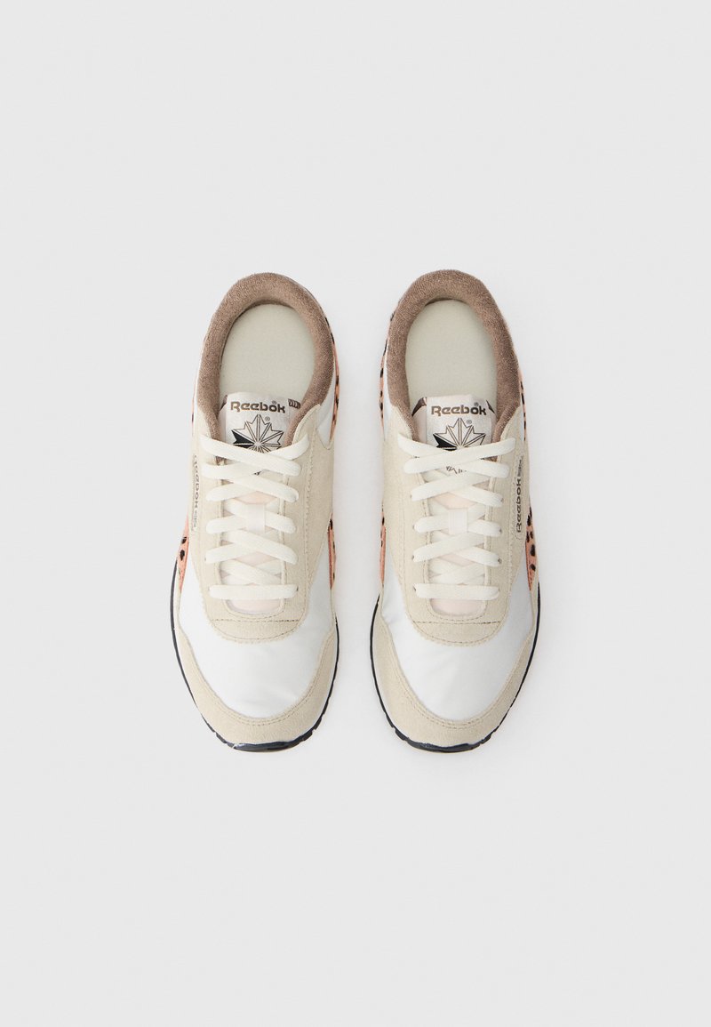 Reebok Classic CLASSIC AZ Trainers chalk/classic beige/trek