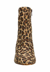 Ankle Boots im Leopardenmuster mit spitzer Zehe, aus Wildleder gefertigt und mit einem Reißverschluss hinten. Sie verfügen über braune und schwarze Flecken auf einem hellbraunen Grund.