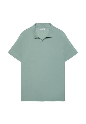 Polo a maniche corte verde chiaro con trama, colletto e scollo a V con intaglio, taglia XL, distesa su sfondo bianco.