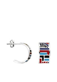 Orecchini a cerchio in argento con un design angolare e accenti in smalto multicolore nei motivi geometrici rosso, blu e nero.