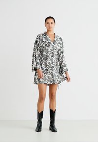 Replay Vapaa-ajan mekko - black/natural white