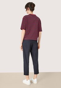 s.Oliver MIT STREIFEN - T-Shirt print - navy
