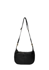 Borsa a spalla in pelle nera con forma curva, dotata di una lunga tracolla regolabile e finiture in metallo dorato. Due tasche esterne visibili.