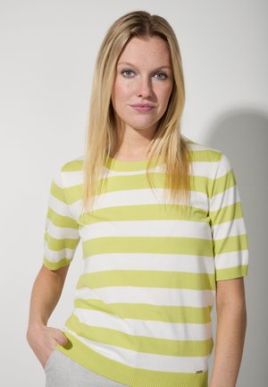 Grün-weißer gestreifter kurzärmeliger Pullover mit Rundhalsausschnitt, ausgestattet mit einem gerippten Saum und Bündchen, hergestellt aus einem weichen, leichten Material.