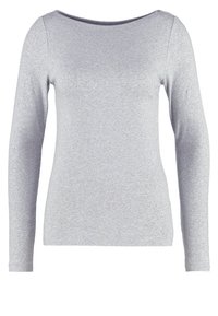 Grå långärmad topp i mjuk bomull med bred båtformad halsringning och åtsittande silhuett med ribbad textur.