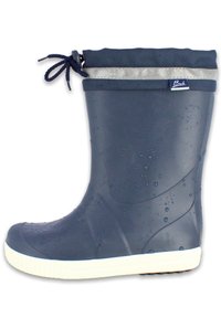 Botte de pluie en caoutchouc bleu marine avec une semelle blanche, présentant une finition texturée et un revers en tissu gris avec un cordon de serrage pour un ajustement réglable.