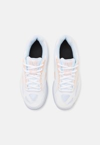 Mizuno STEALTH STAR 2 JR UNISEX - Zapatillas de balonmano - white/halogenblue/peachparfait