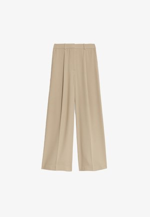 Beige, ruime broek met een gladde textuur, voorzien van twee zijzakken en een platte tailleband, ontworpen voor een comfortabele pasvorm.