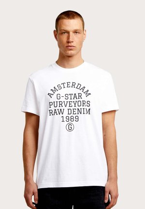 - T-shirt z nadrukiem