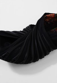 Vibram Fivefingers Sportovní boty - black