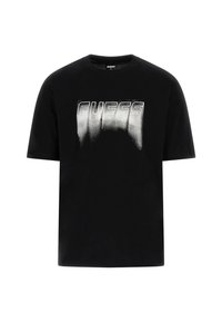 Černé bavlněné tričko s bílým gradientním logem "GUESS" na přední straně. Krátké rukávy a kulatý výstřih. Hladká textura.