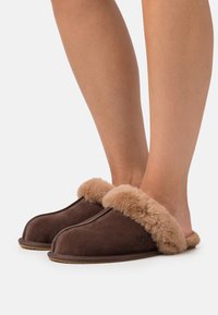 UGG - SCUFFETTE II - Pantoffels - burnt cedar Miniatuurafbeelding 1