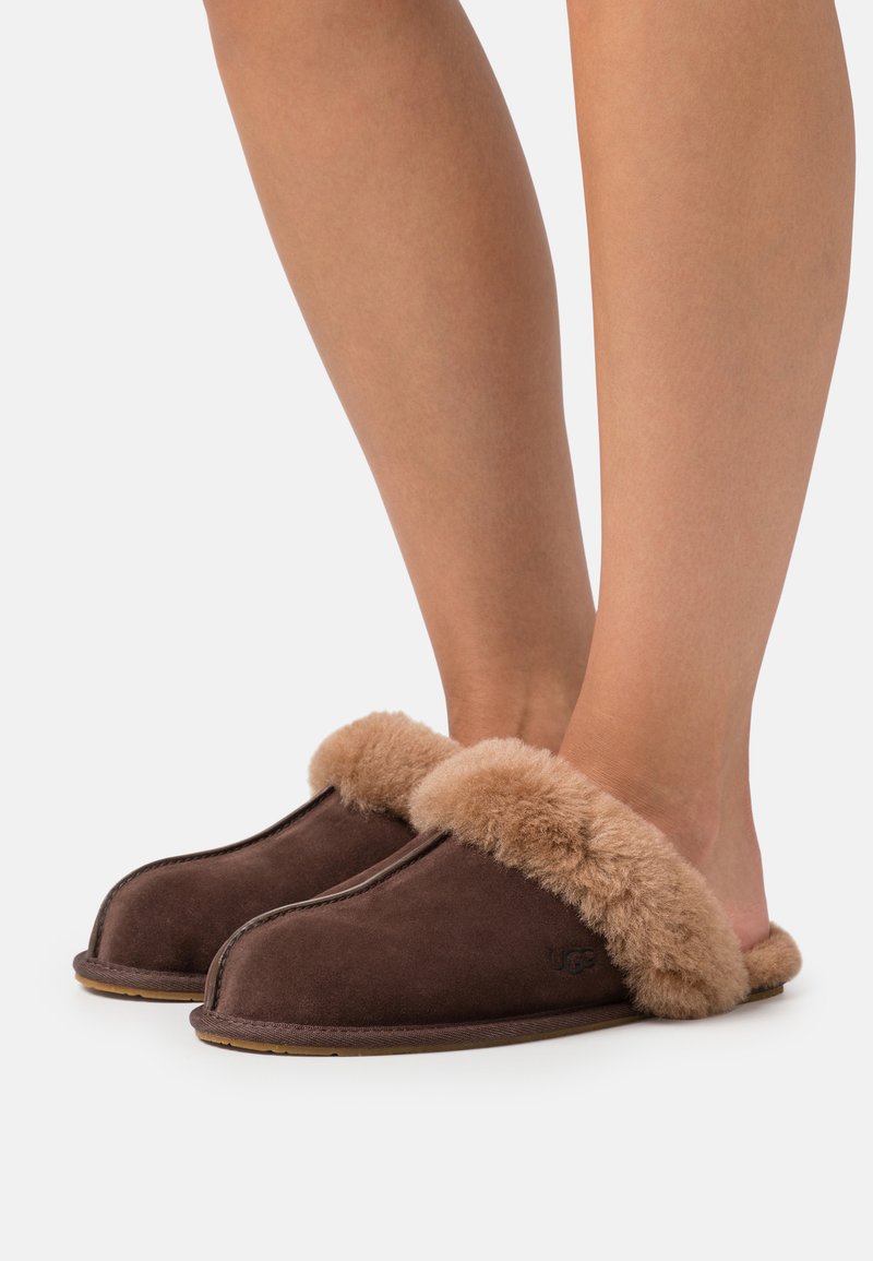 UGG - SCUFFETTE II - Pantoffels - burnt cedar, Vergroten