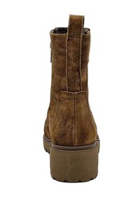 Bruine suède enkellaarzen met een gestructureerde afwerking, een gestapelde platformzool en een aantrekstrip aan de achterkant. Heeft minimaal stikseldetails.