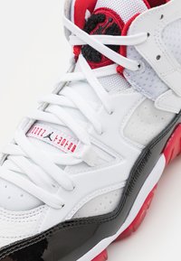 Jordan JUMPMAN TWO TREY (GS) - Basketball shoes - white/black/gym red