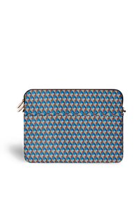 Obal na notebook s geometrickým vzorem v modrých, hnědých a béžových tónech, s zipovým víkem a štíhlou přední kapsou.