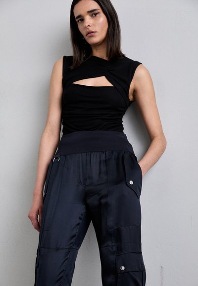 Cinq à Sept HARMONY PANT - Kargopüksid - navy
