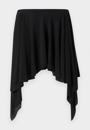 Schwarzer asymmetrischer Rock aus weichem Stoff mit drapierten Lagen und einem breiten Bund, der eine fließende Silhouette kreiert.