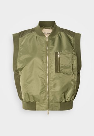 Oliivroheline varrukateta pommitusjakk ees tõmblukuga, soonikkoeline krae ja äärega ning tõmblukuga rinnataskuga. Sile, kerge materjal.