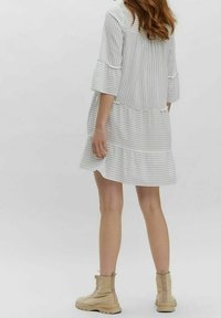 Vero Moda Sukienka letnia