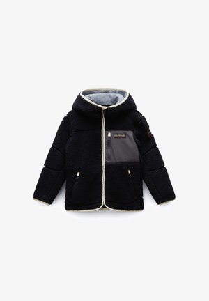 Czarna polarowa kurtka z podszewką w kapturze, z przodu na zamek oraz szarym kieszonką na piersi. Posiada kremowe akcenty i dwie boczne kieszenie na zamek. Tkanina o strukturze.