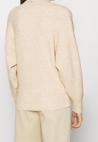 Molly Bracken Sweter