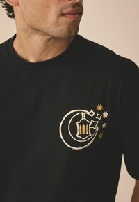 Thumbnail Image 4