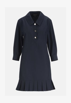 Tengerészkék térd alá érő ruha háromnegyedes ujjakkal, pliszírozott szegéllyel, hegyes nyakkal és három ezüst gombbal az elülső gombsoron.