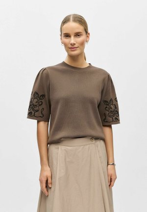 - T-shirt z nadrukiem