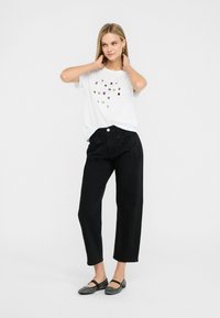LIU JO WITH APPLIQUÉS - T-shirt con stampa - white
