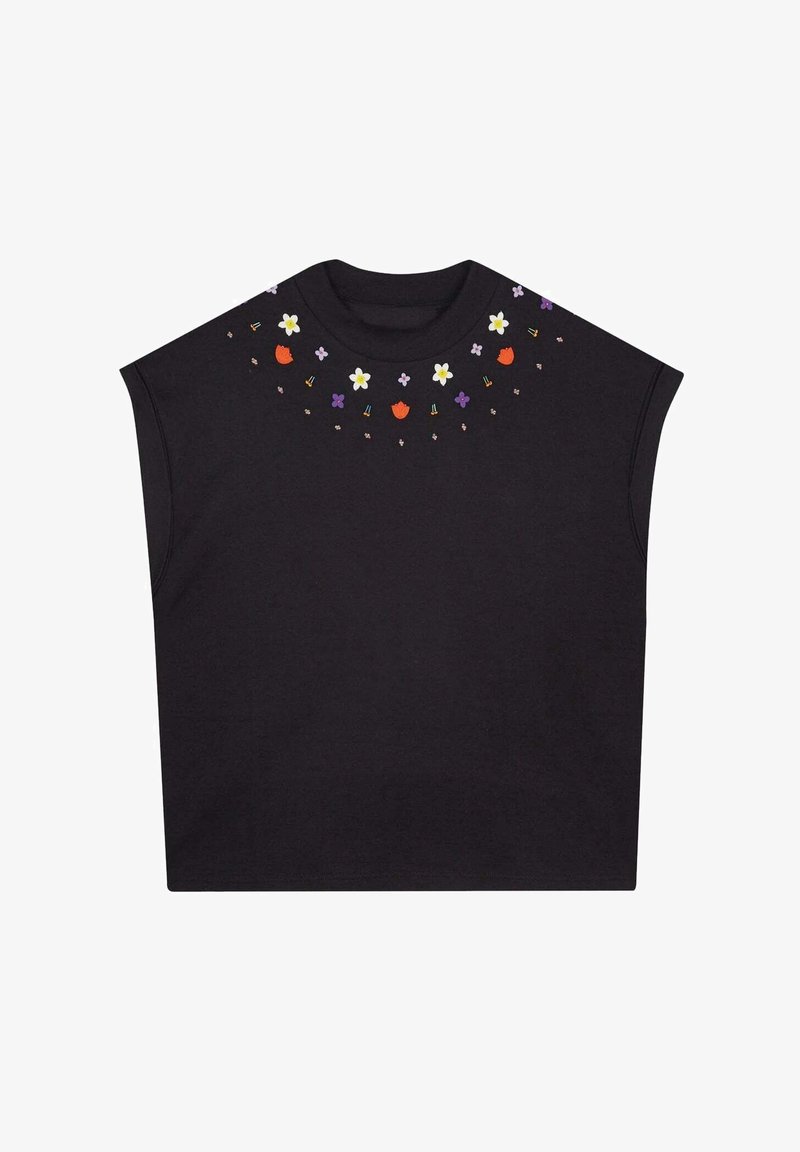 Haut noir sans manches avec col rond, orné de petites broderies florales blanches, orange et violettes autour du col.